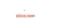 Umzugs-Lkw mit der Aufschrift "Einfach Entspannt Umziehen Düsseldorf" an der Seitenwand.